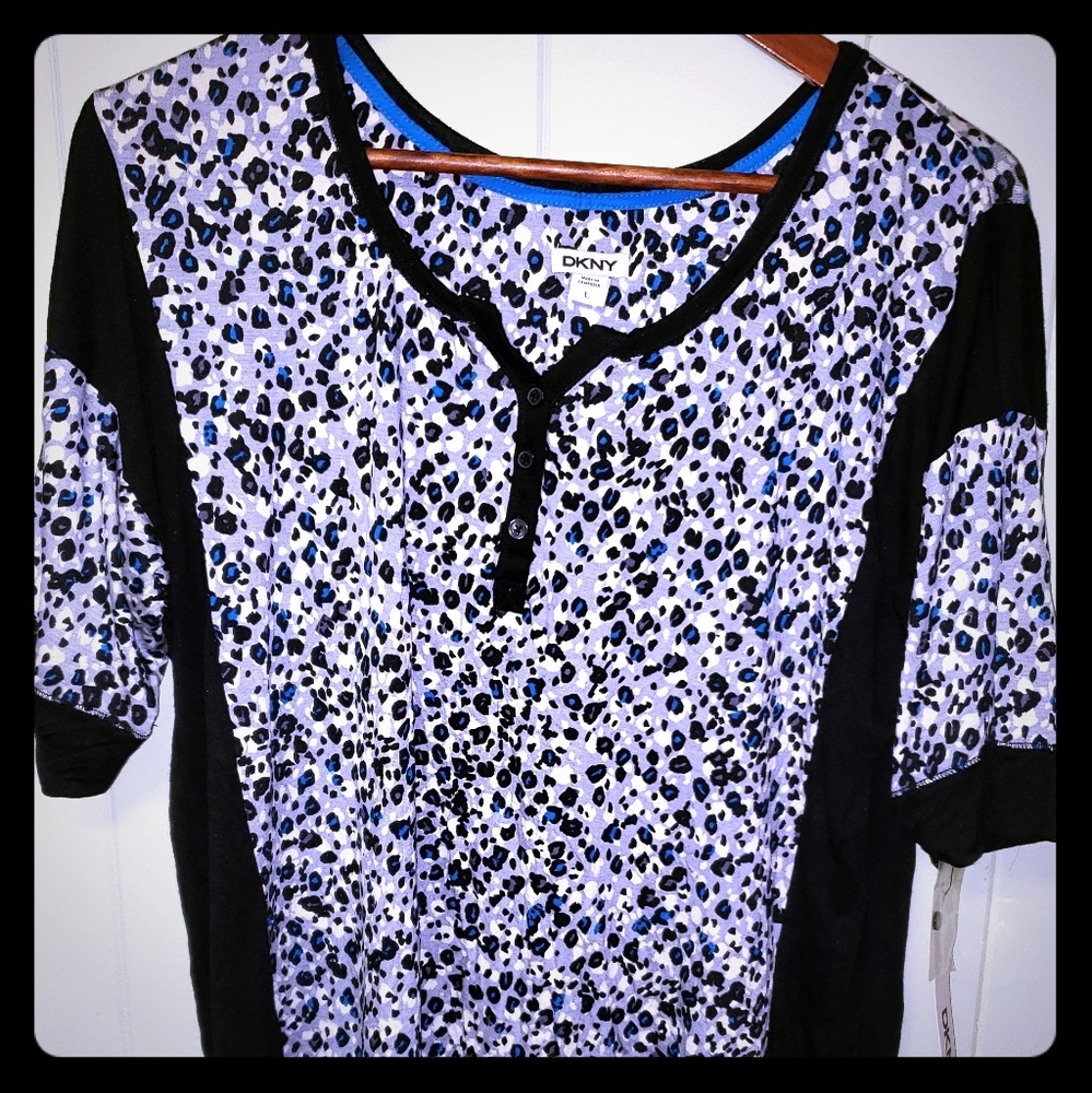 NWT L women DKNY top